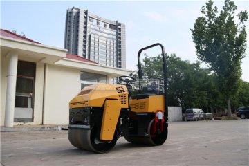 小型压路机机油添加是否合格对机器有很大的影